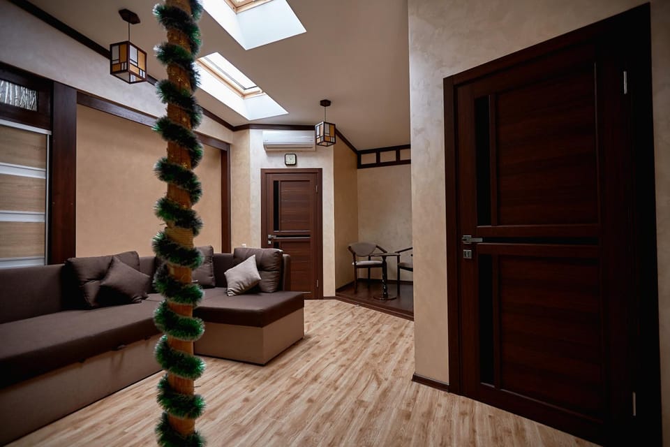 Living room, Photo of the whole room, Seating area