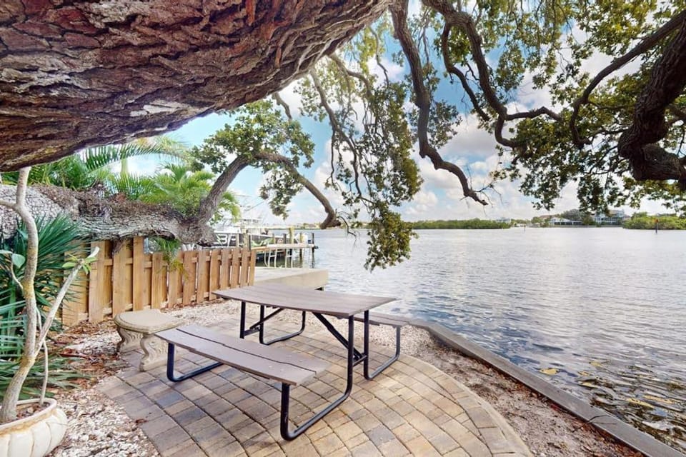 Peppertree Perfection House in Siesta Beach
