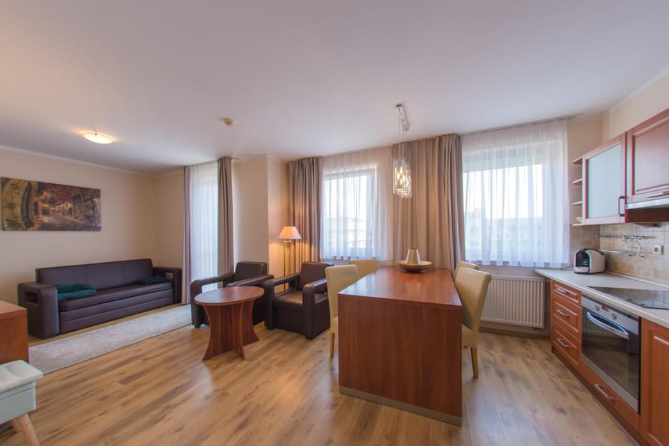 Living room, Seating area, Dining area, stove