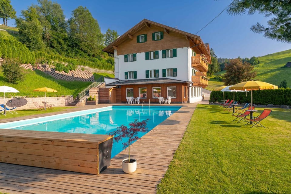 View (from property/room), Garden view, Pool view