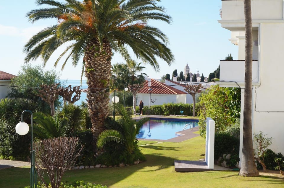 Landmark view, Pool view, Sea view