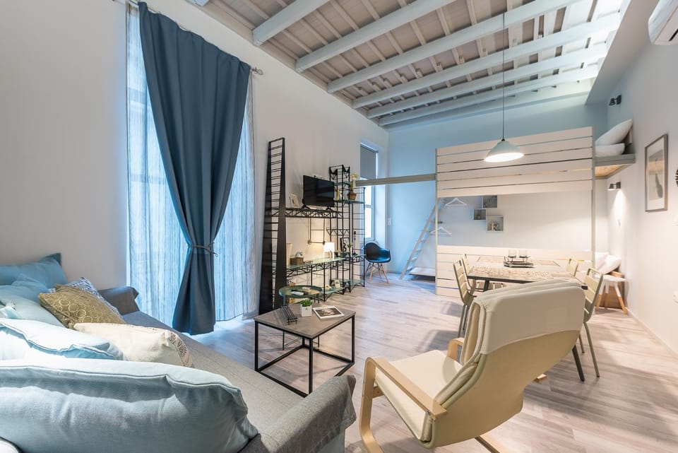 TV and multimedia, Living room, Seating area, Dining area