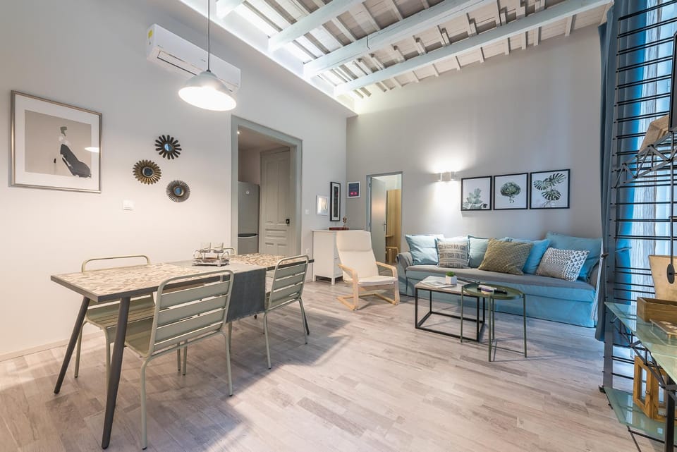 Living room, Seating area, Dining area, air conditioner