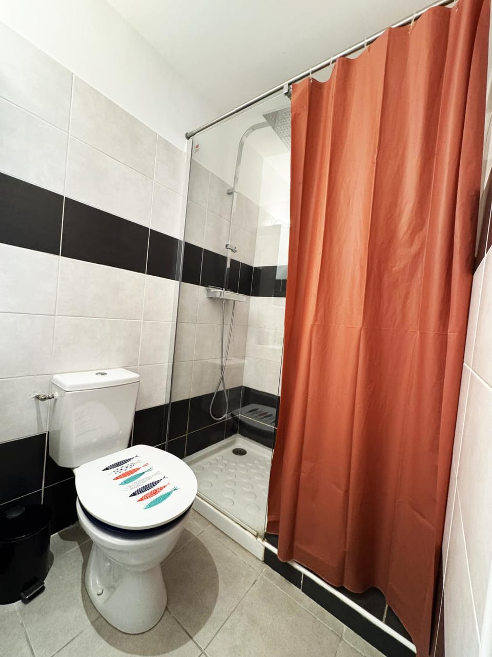 Shower, Toilet