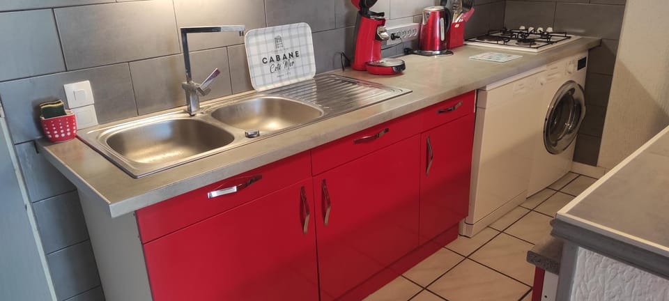 Gite Rouge à la mer climatisation dans toutes les pièces House in Port-la-Nouvelle