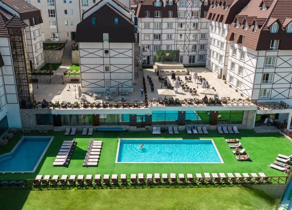 Property building, Swimming pool