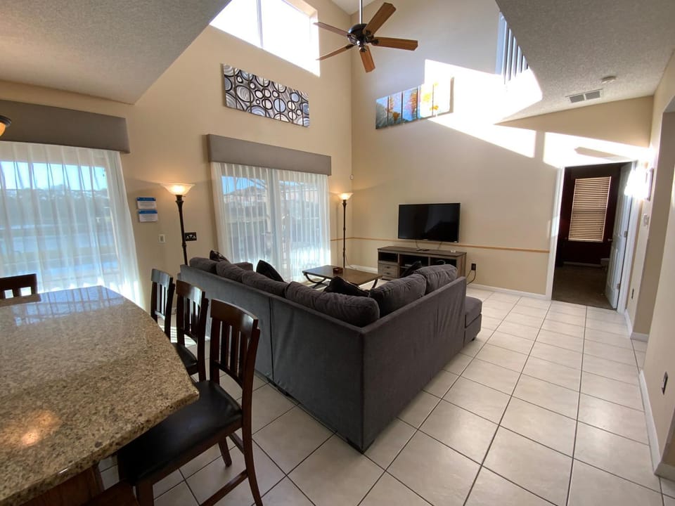 Communal lounge/ TV room, TV and multimedia, Living room, Seating area, Dining area, Evening entertainment