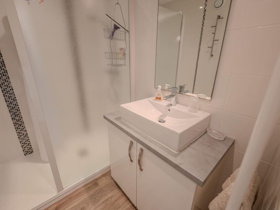 Appartement T2 avec balcon face mer - FR-1-197-132 Apartment in Les Sables-d'Olonne