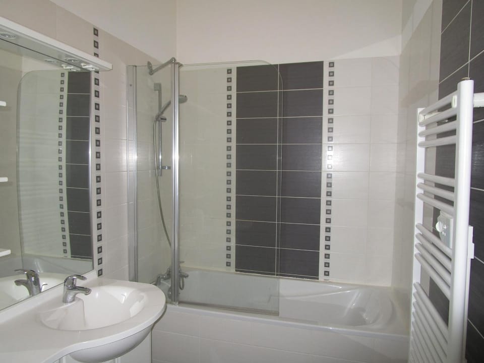 Grand appartement T2 proche plage avec wifi, ascenseur et cuisine équipée - FR-1-197-135 Apartment in Les Sables-d'Olonne