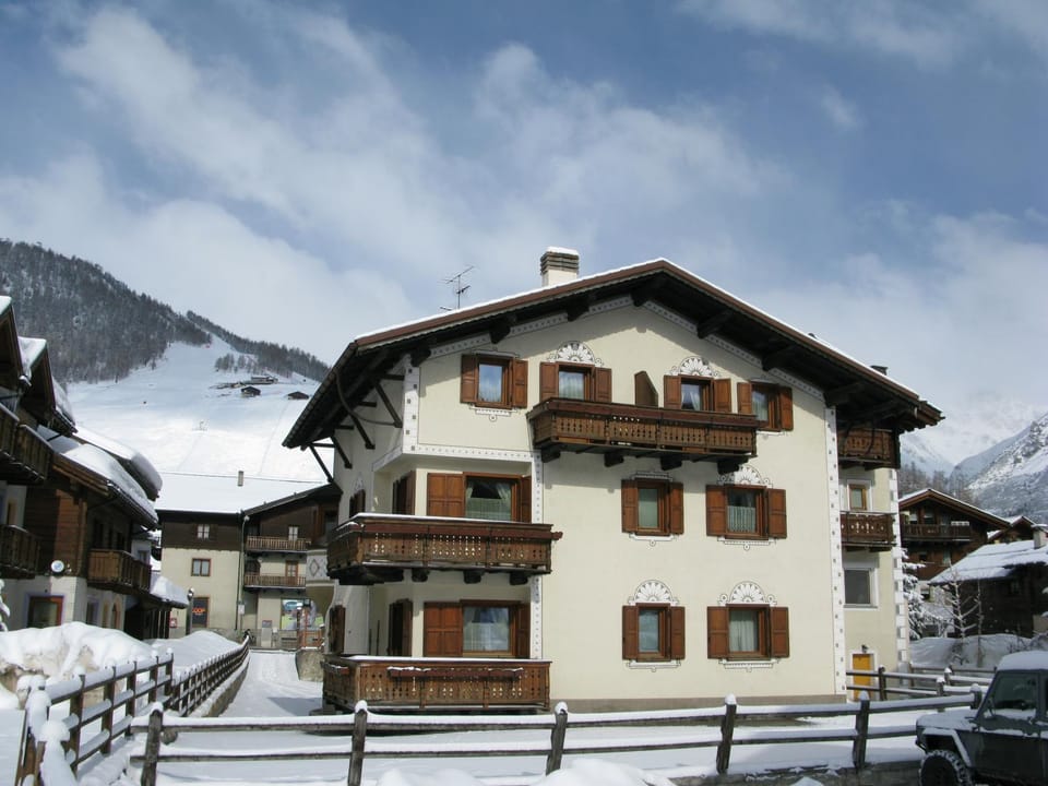 Property building, Winter