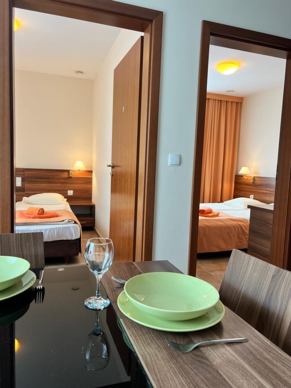 Bed, Photo of the whole room, Dining area, Bedroom