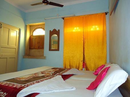 Bed, Photo of the whole room