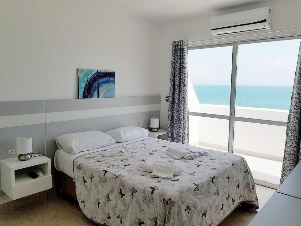 Bed, Balcony/Terrace, Photo of the whole room, Bedroom, Sea view