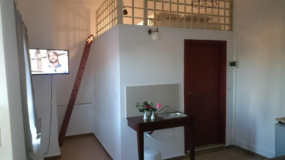 TV and multimedia, Seating area