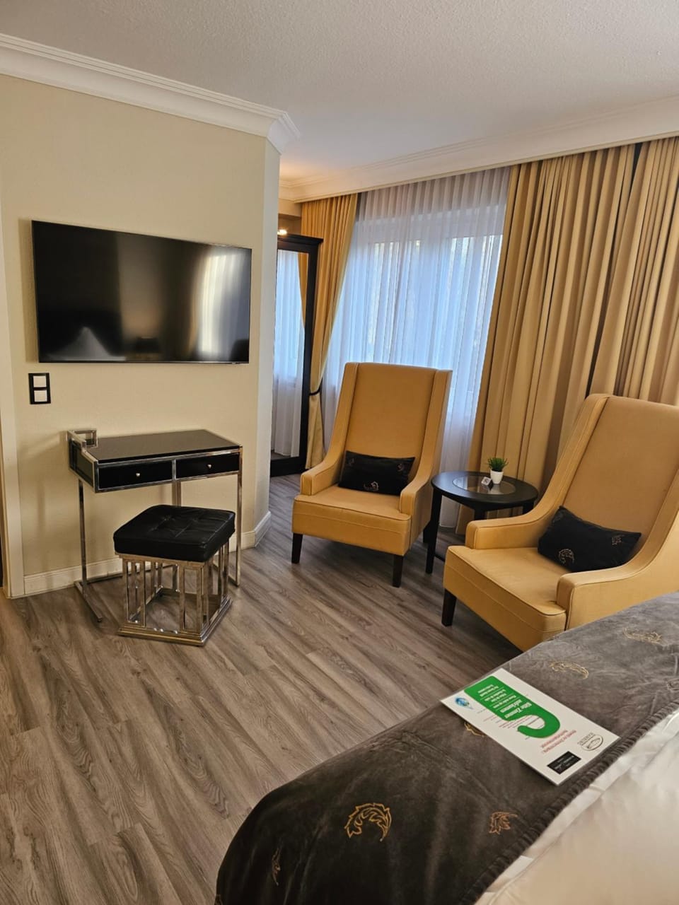 Living room, Photo of the whole room, Seating area, Bedroom