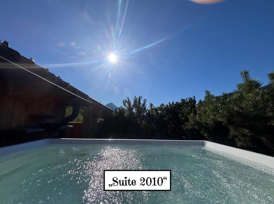 Text overlay, Swimming pool