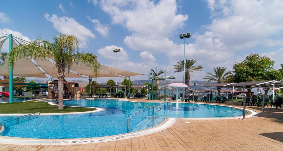 Day, Swimming pool