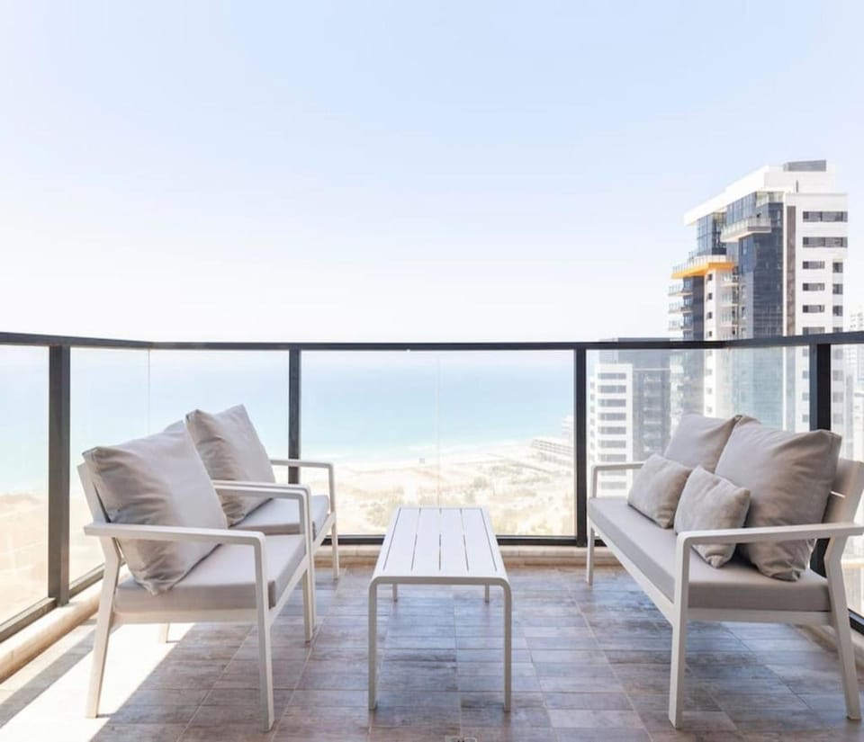 Restaurant/places to eat, View (from property/room), Balcony/Terrace, Beach, Sea view