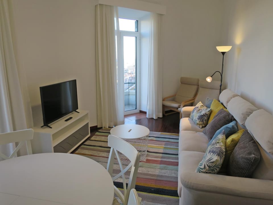 Communal lounge/ TV room, TV and multimedia, Living room, Seating area, Dining area