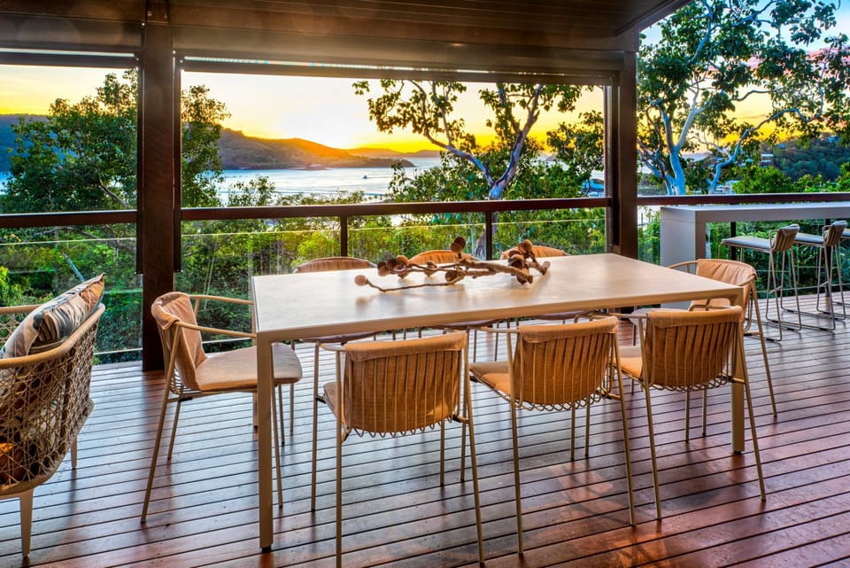 View (from property/room), Balcony/Terrace, Seating area, Dining area