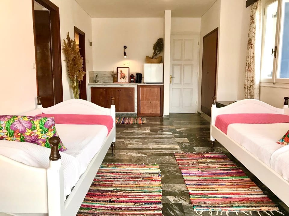 Kitchen or kitchenette, Living room, Bedroom