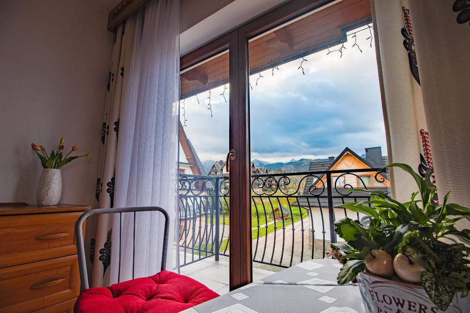 Balcony/Terrace, Mountain view