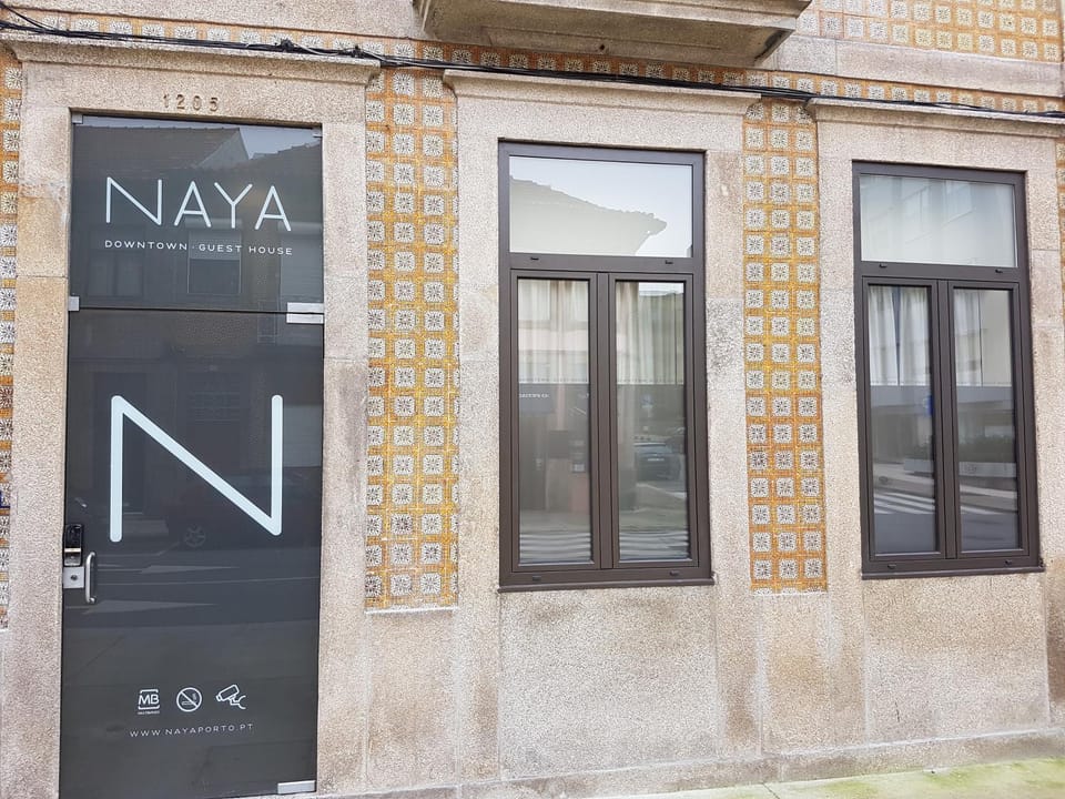 Naya-Downtown Guesthouse Bed and Breakfast in Porto