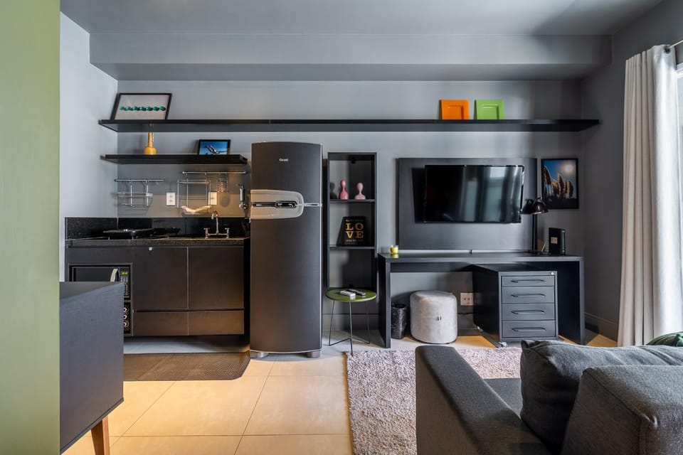TV and multimedia, Kitchen or kitchenette, Living room, Seating area, stove