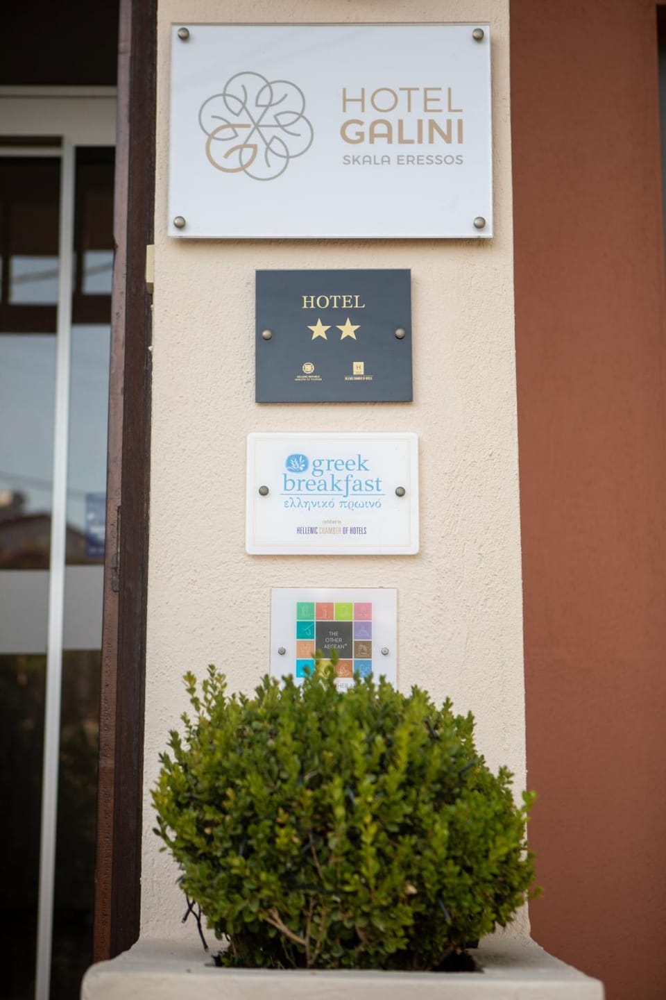 Property building, Property logo or sign, Library, Logo/Certificate/Sign, Buffet breakfast, Parking, locker, locker, air conditioner, air conditioner