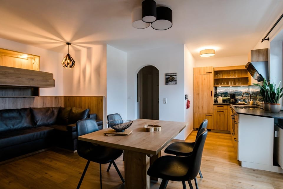 Kitchen or kitchenette, Seating area, Dining area