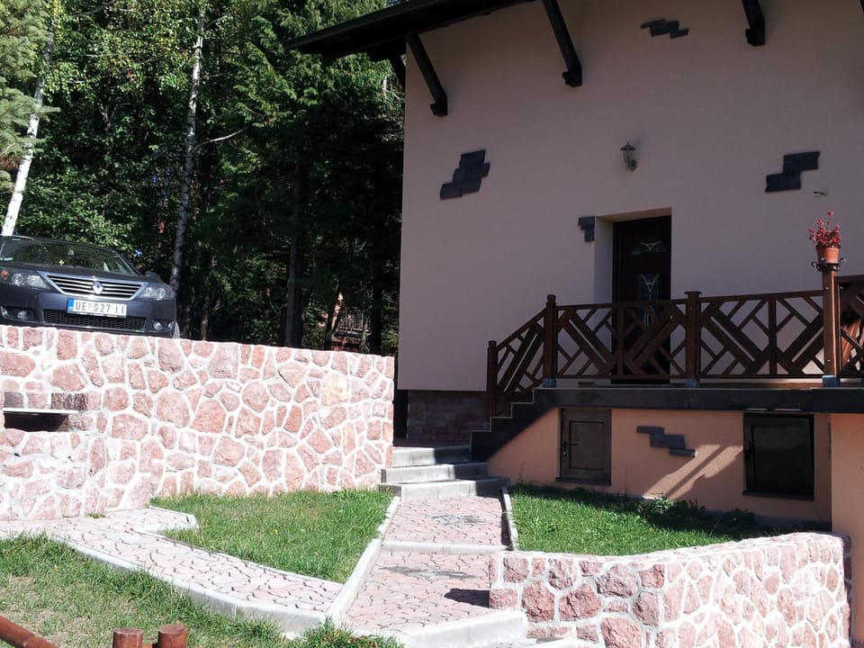 Facade/entrance