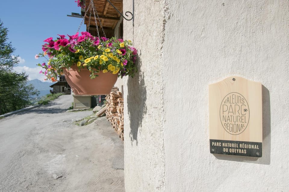 Facade/entrance, Logo/Certificate/Sign