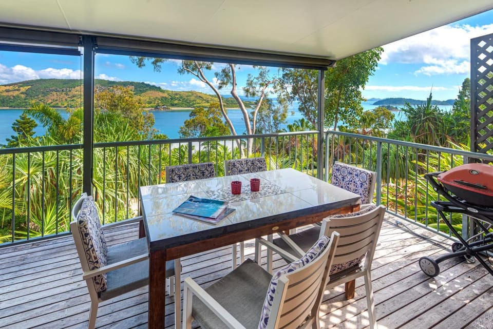 BBQ facilities, Balcony/Terrace, Dining area, Sea view
