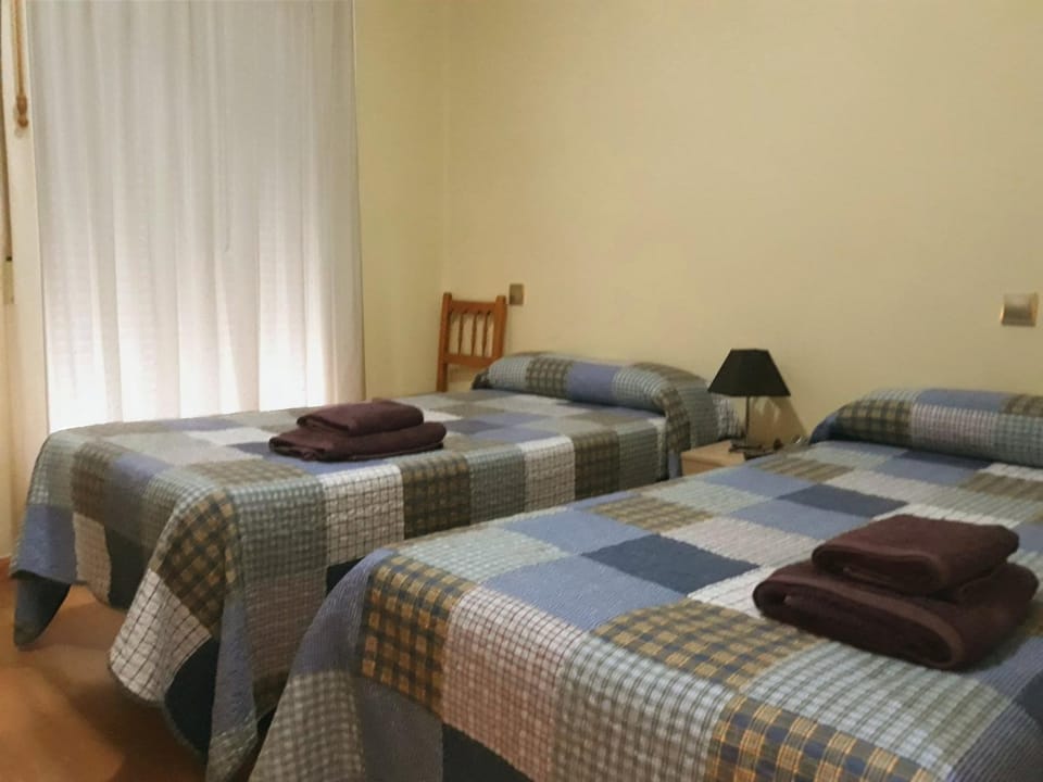 Bed, Photo of the whole room, Decorative detail, Bedroom