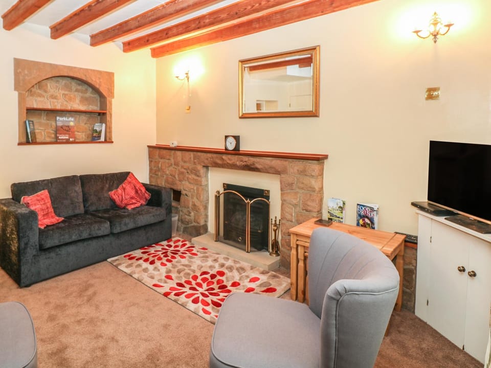 Pine Cottage House in Derbyshire Dales District