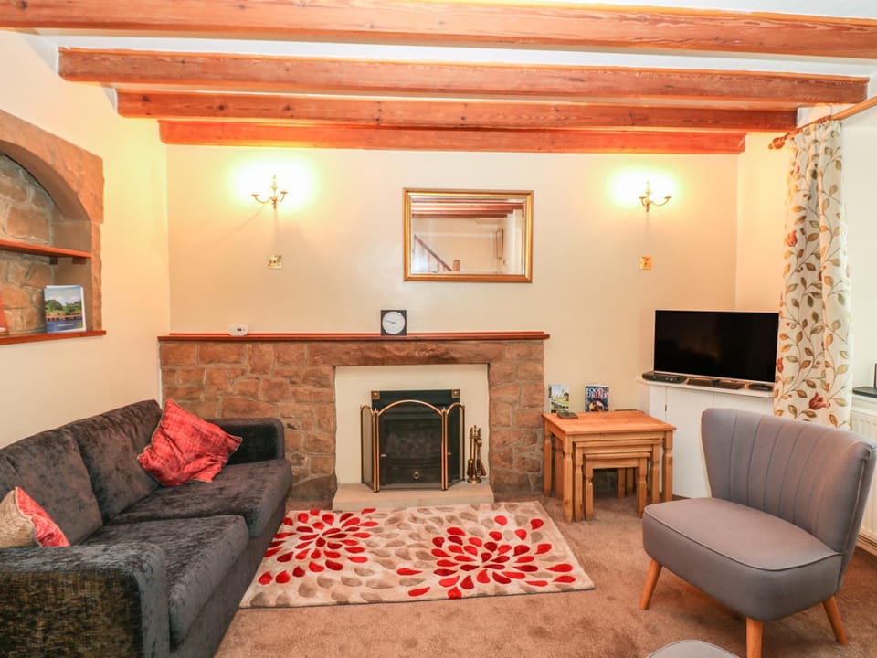 Pine Cottage House in Derbyshire Dales District