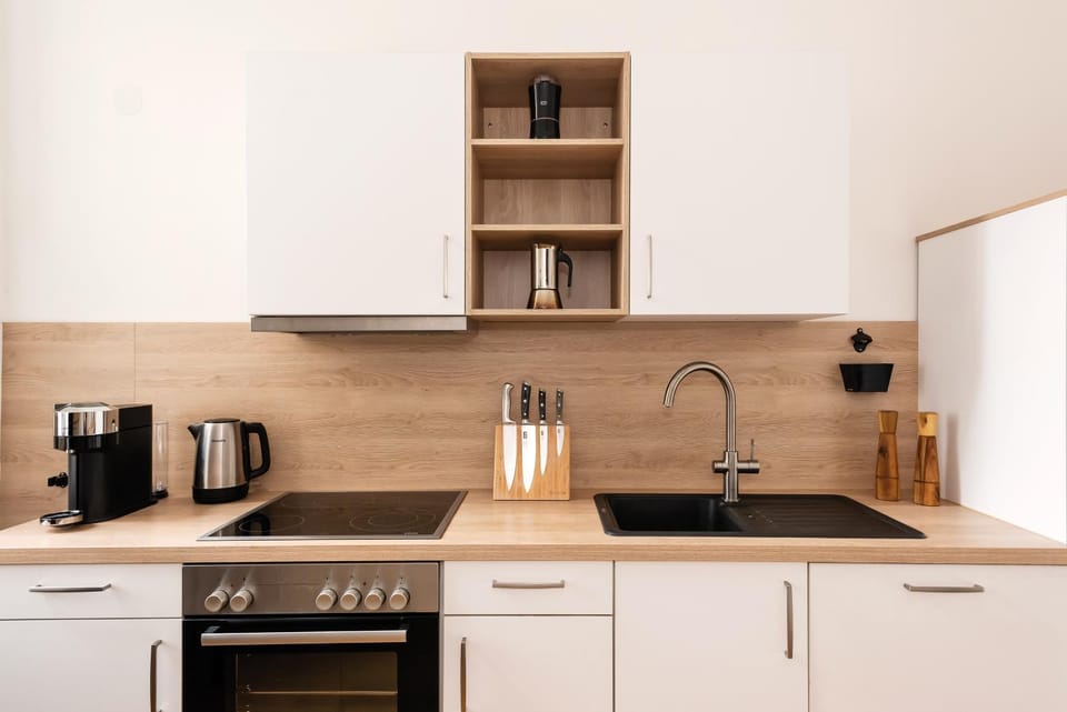 Coffee/tea facilities, Kitchen or kitchenette, pet friendly, stove, kitchen