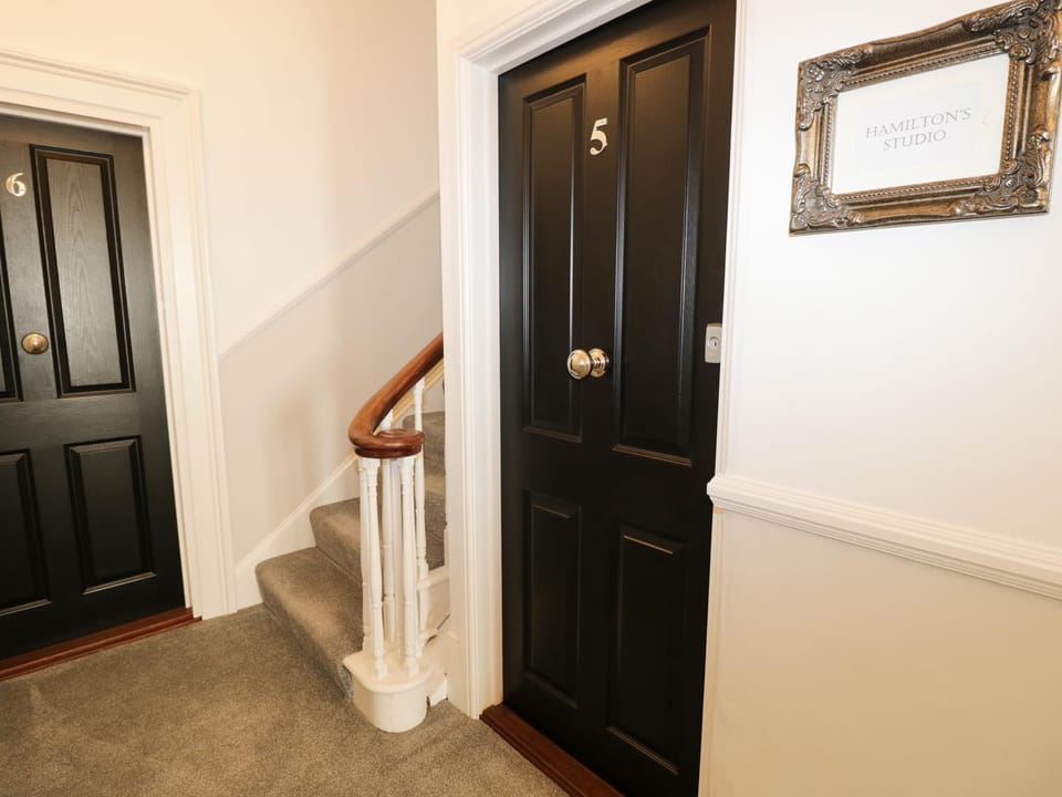 Hamilton's Studio Apartment in Ryde