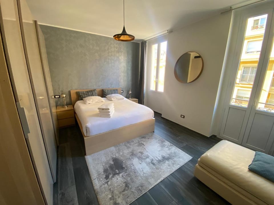 Bedroom, towels, wardrobe
