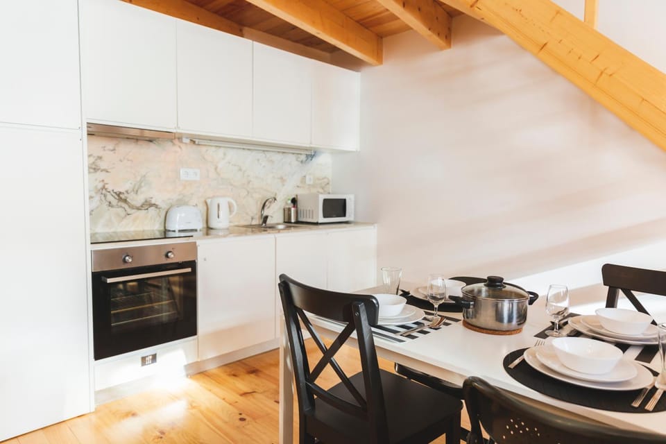 Aposentus -Romantic Mezzanine Apartment With a Balcony Apartment in Porto