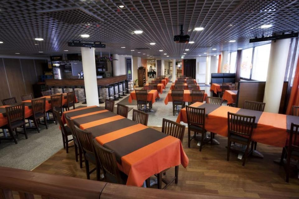 Day, Lounge or bar