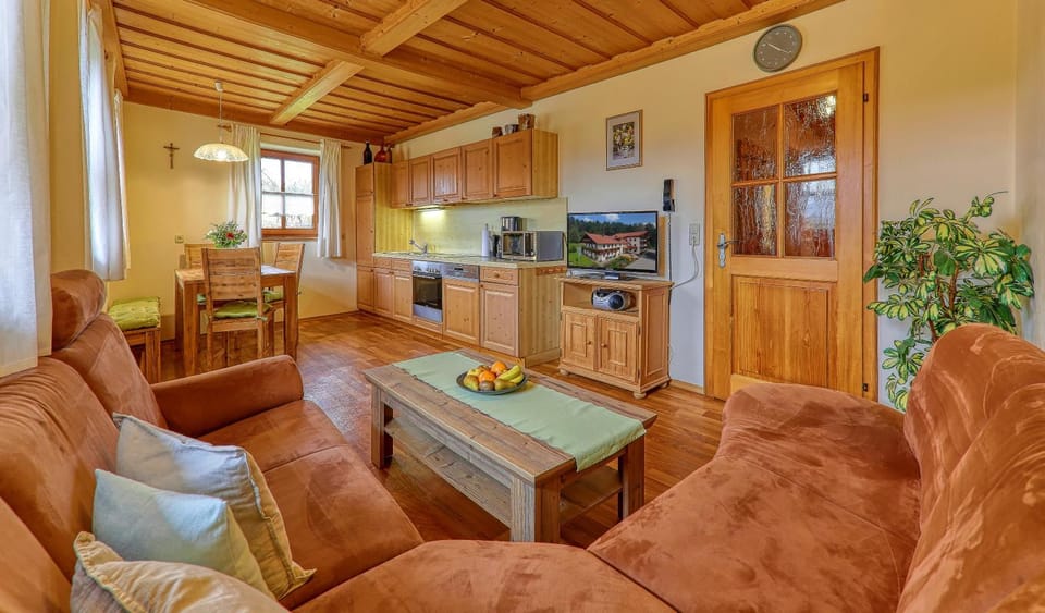 Kitchen or kitchenette, Seating area