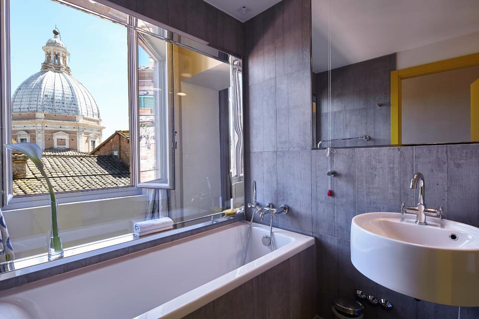 Bathroom, City view, Landmark view, Bath