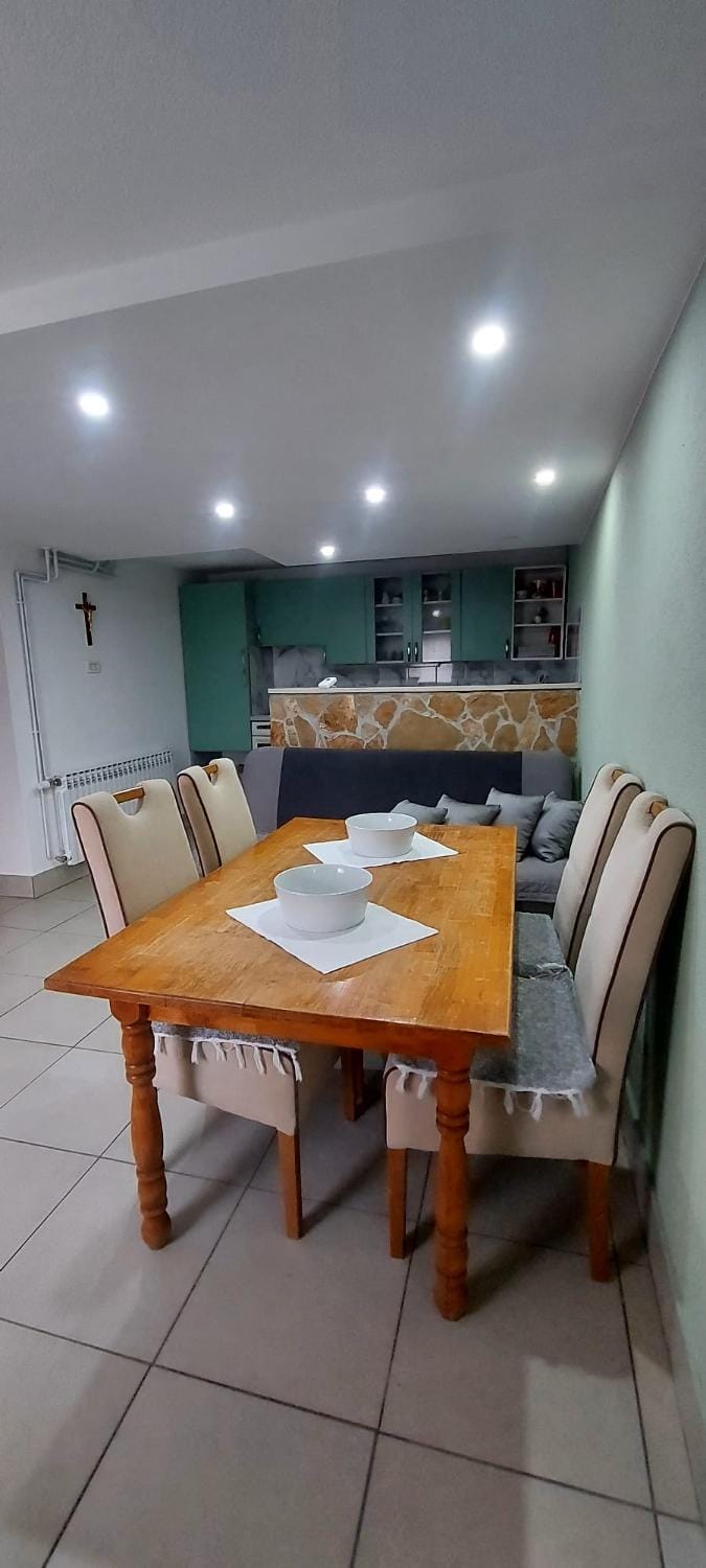 Kitchen or kitchenette, Seating area, Dining area