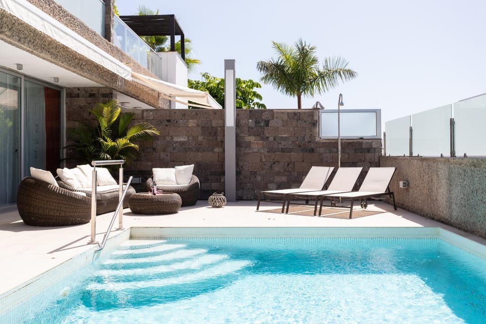 Swimming pool, Swimming pool