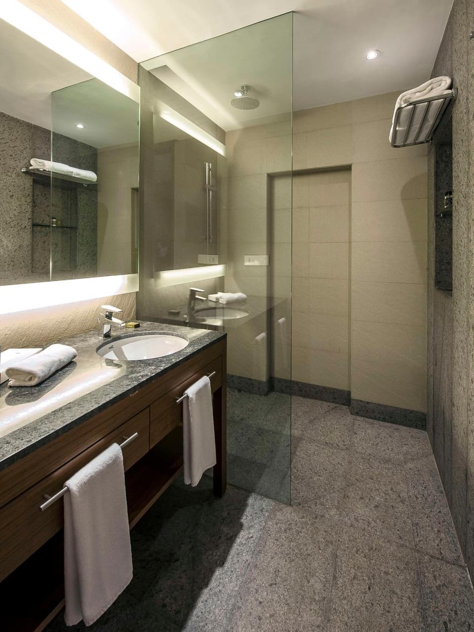Shower, Bathroom, Bedroom, towels
