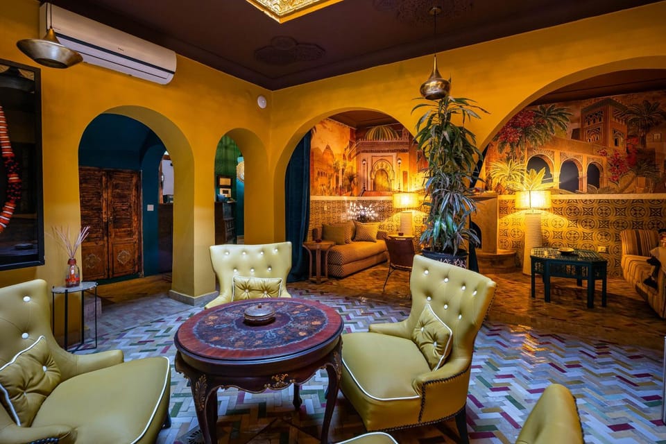 Living room, Seating area, air conditioner