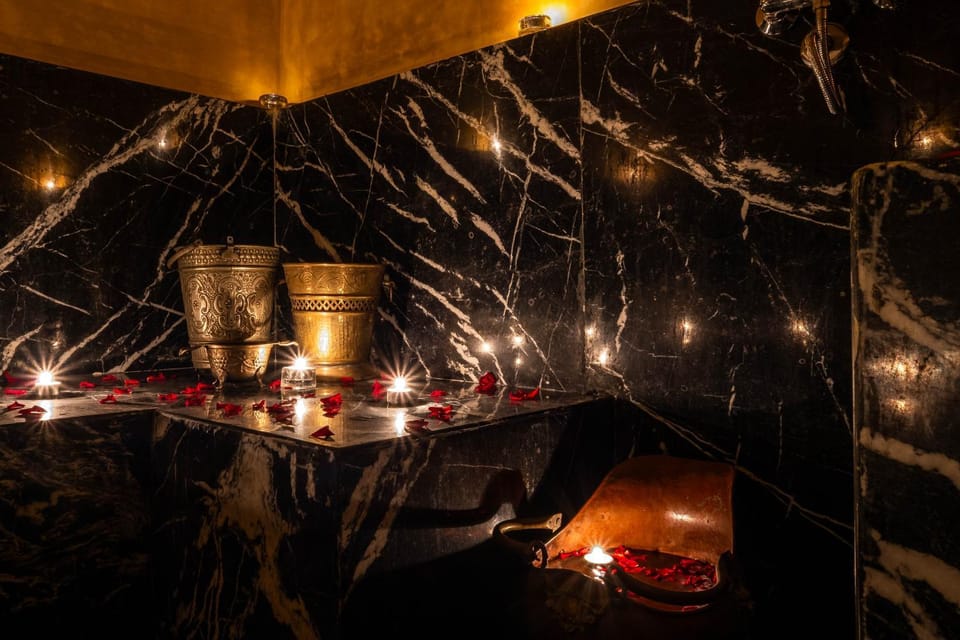 Massage, Sauna, Steam room, Spa and wellness centre/facilities