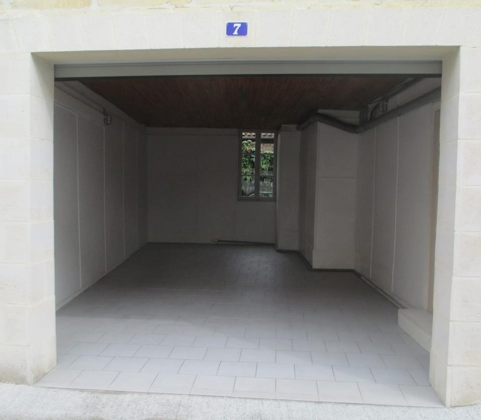 Facade/entrance, Parking