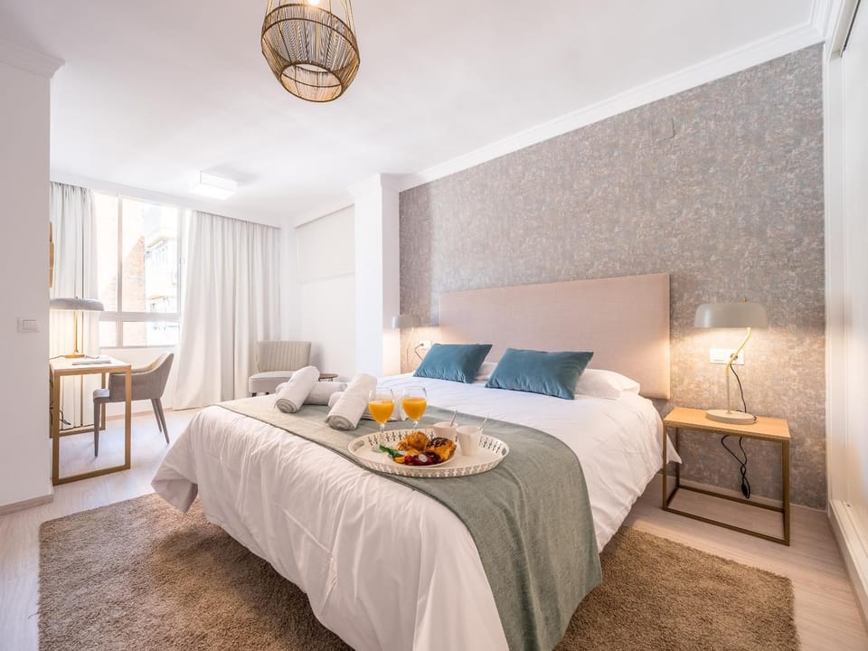 TV and multimedia, Seating area, Bedroom, Landmark view, Mountain view